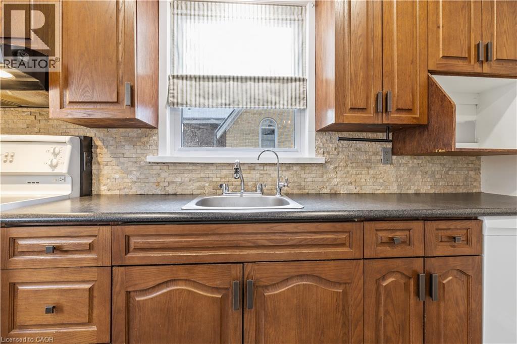 69 Lowrey Avenue N, Cambridge, Ontario  N1R 5A4 - Photo 7 - 40792843