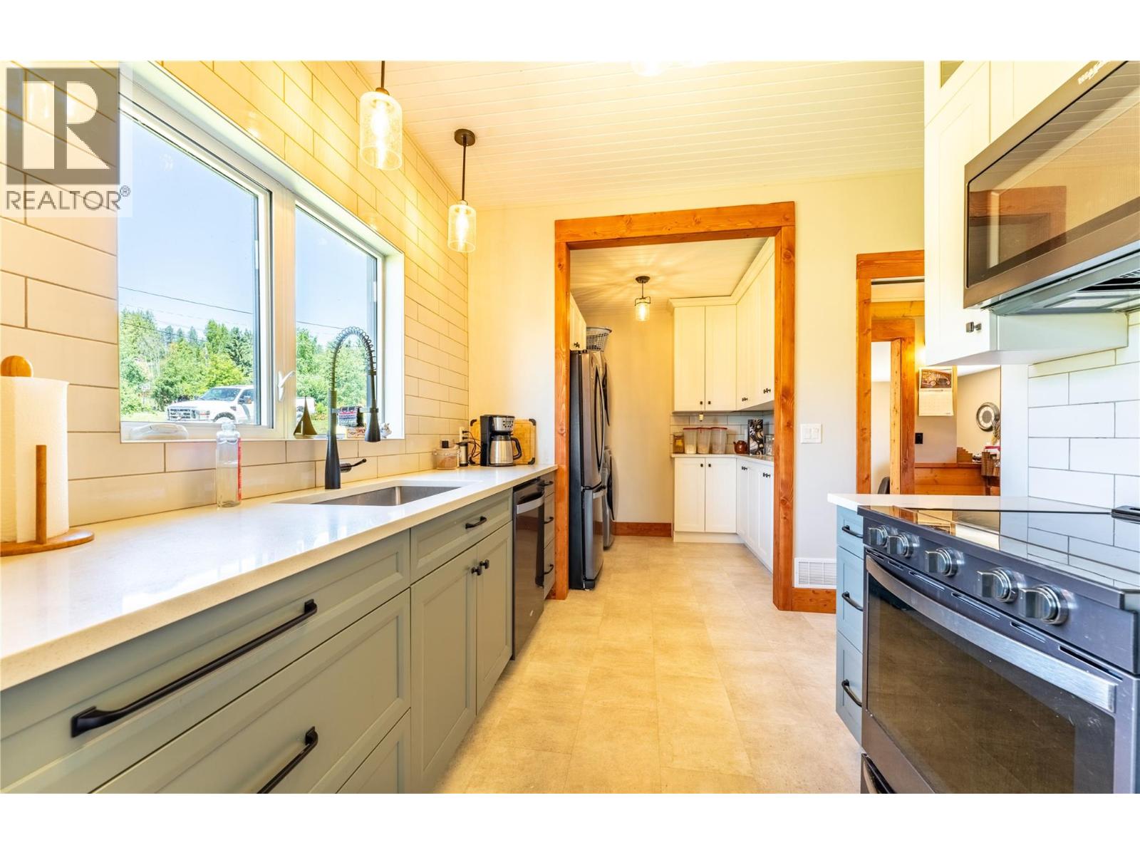 216 27th Avenue, Creston, British Columbia  V0B 1G0 - Photo 10 - 10355651