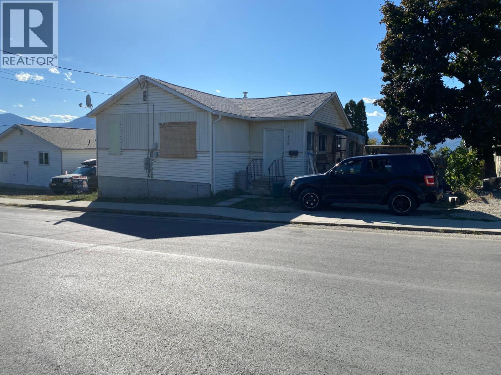 229 9th S Avenue, Creston, British Columbia V0B 1G3 - Photo 3 - 10364904