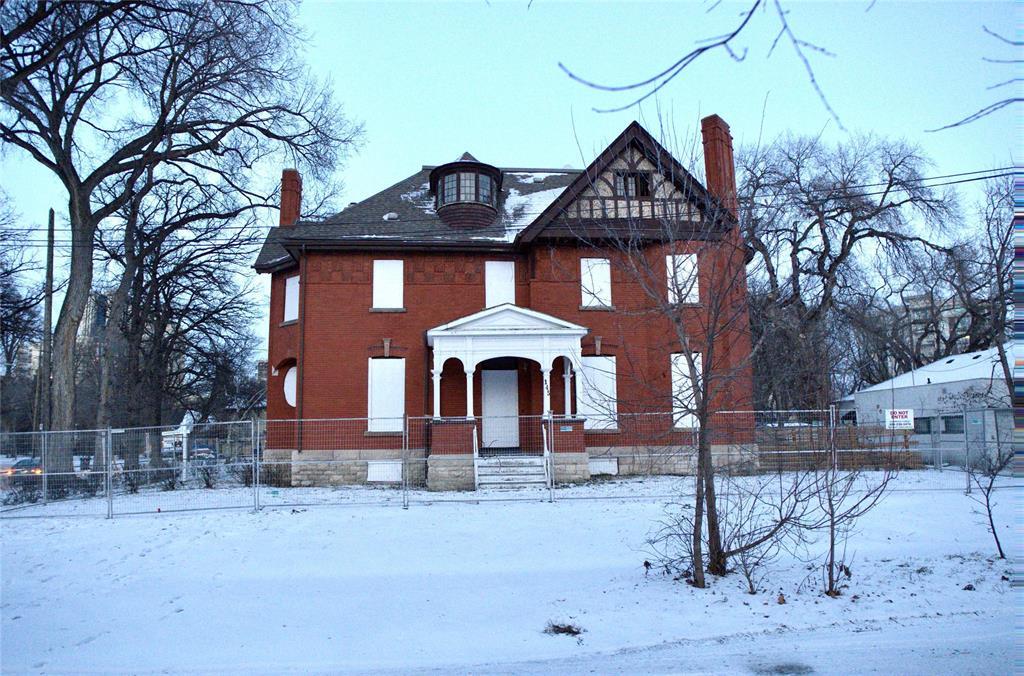 155 East Gate, Winnipeg, Manitoba  R3C 2C2 - Photo 0 - 202529616