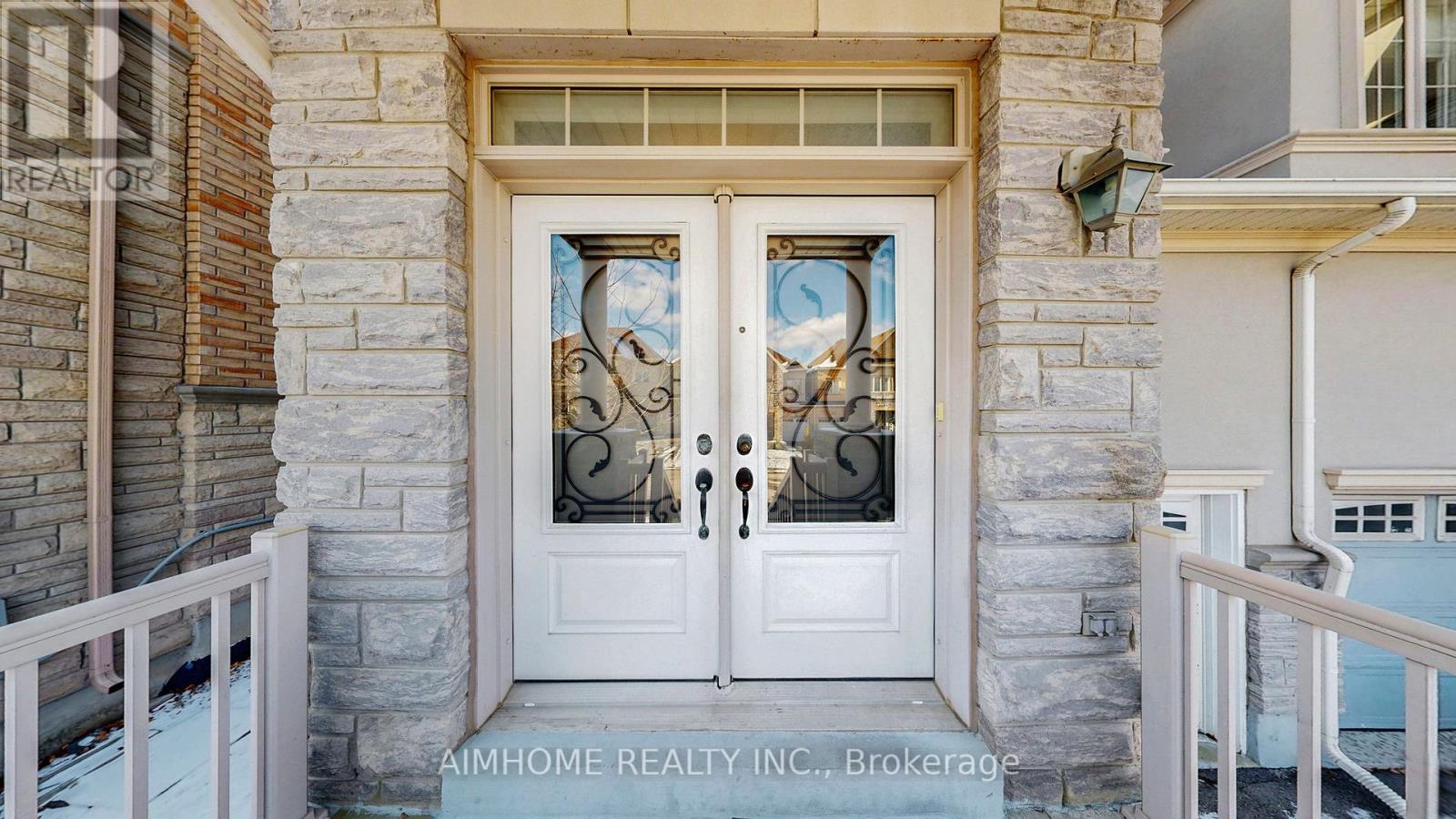 18 Bristlewood Crescent, Vaughan, Ontario  L4J 0H4 - Photo 3 - N12611370