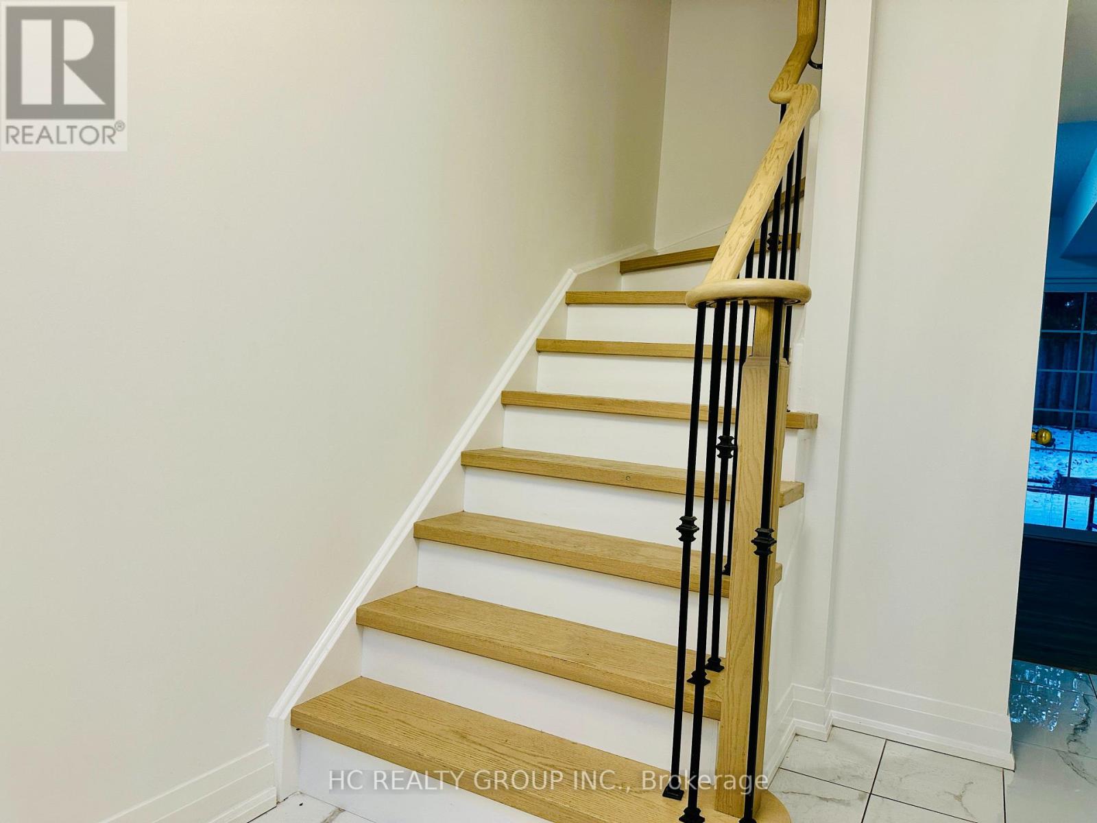 76 Mosaics Avenue, Aurora, Ontario  L4G 7L5 - Photo 2 - N12611396