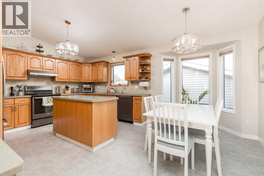 277 Coachwood Point W, Lethbridge, Alberta  T1K 6A4 - Photo 4 - A2239945