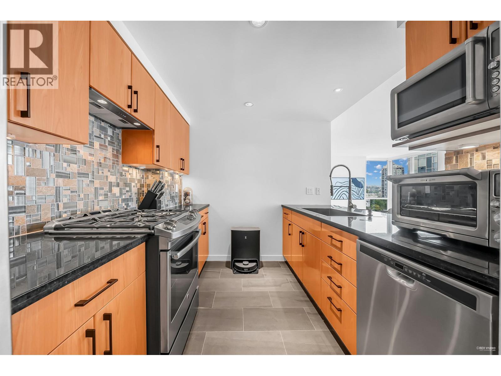 90x 1077 Marinaside Crescent, Vancouver, British Columbia  V5N 2T6 - Photo 9 - R3072797