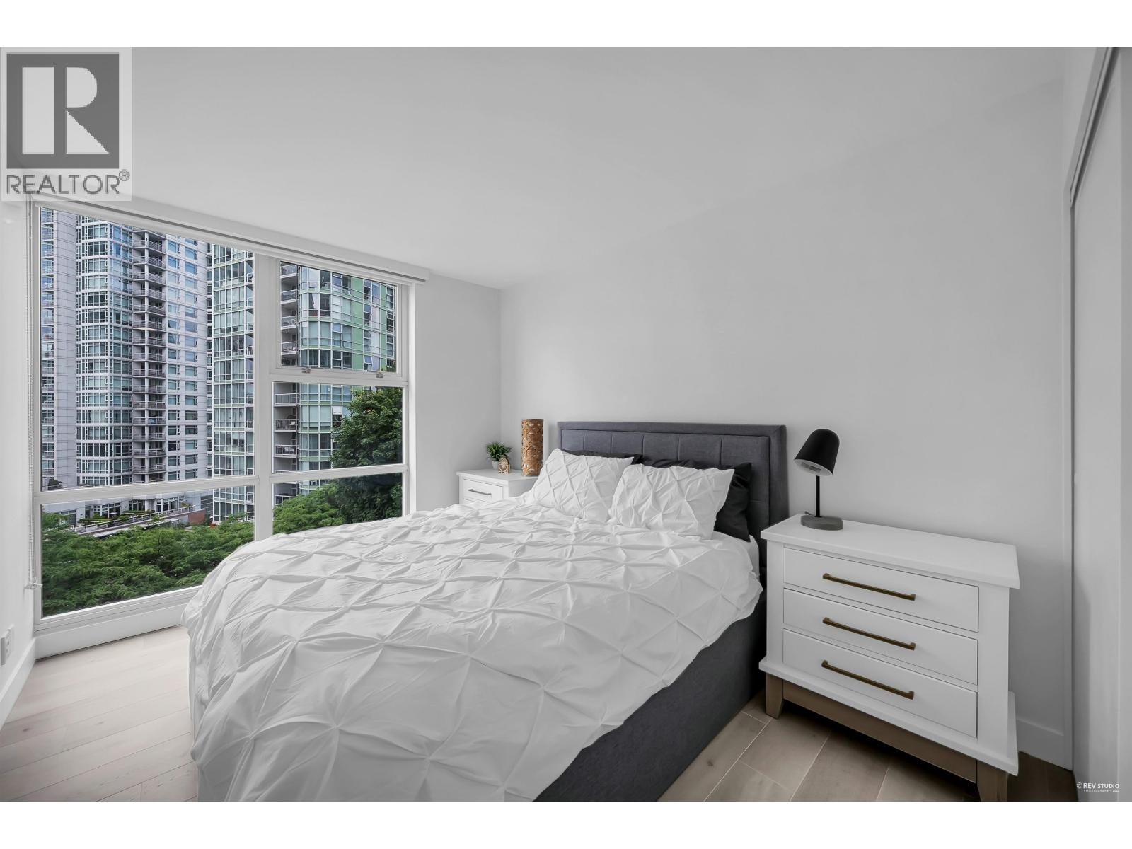 90x 1077 Marinaside Crescent, Vancouver, British Columbia  V5N 2T6 - Photo 11 - R3072797