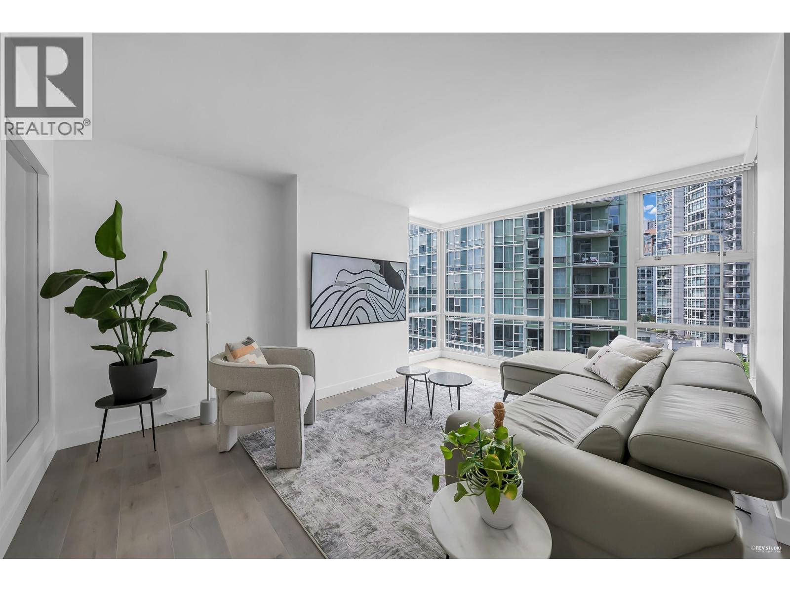 90x 1077 Marinaside Crescent, Vancouver, British Columbia  V5N 2T6 - Photo 3 - R3072797