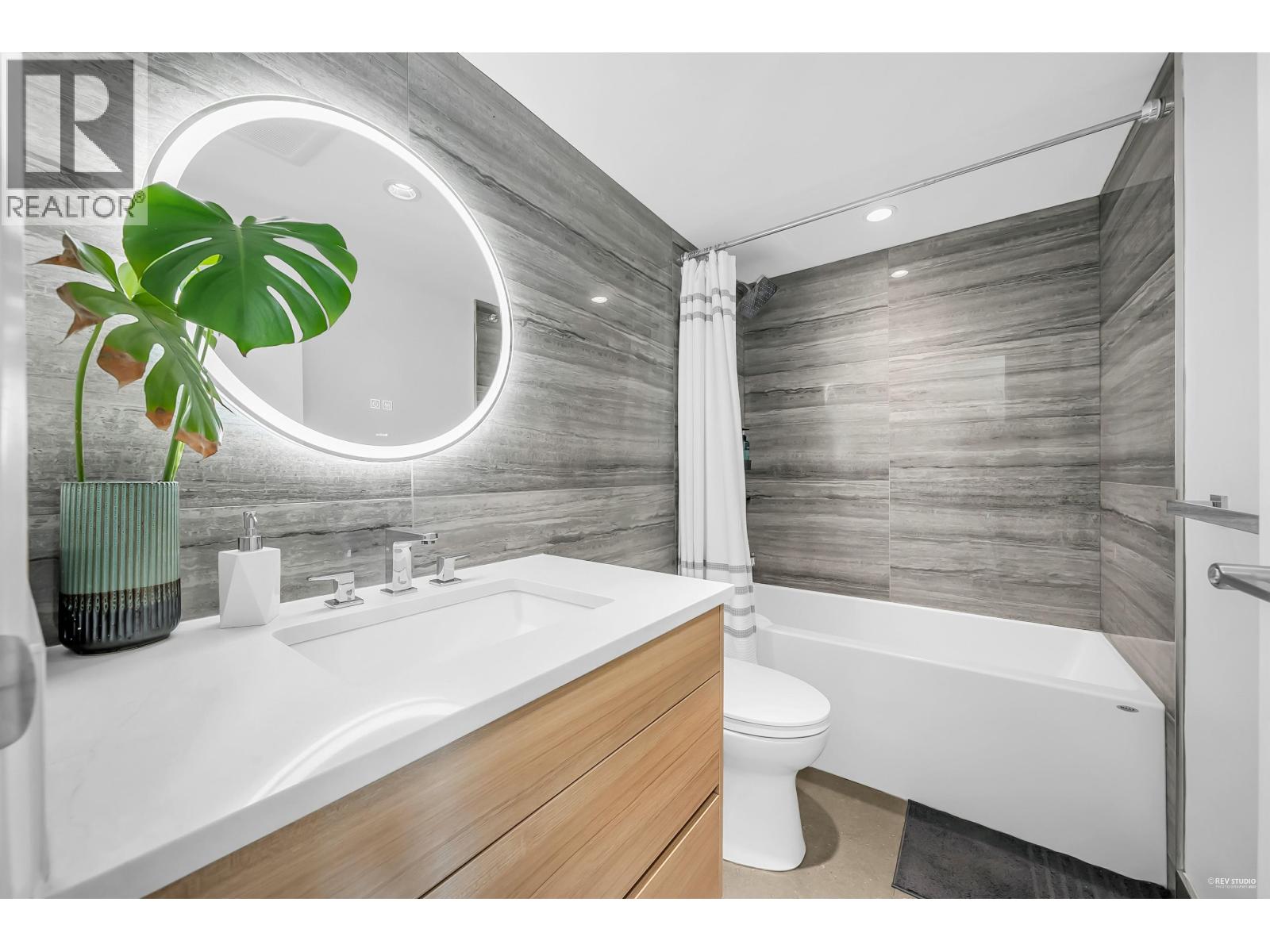 90x 1077 Marinaside Crescent, Vancouver, British Columbia  V5N 2T6 - Photo 4 - R3072797