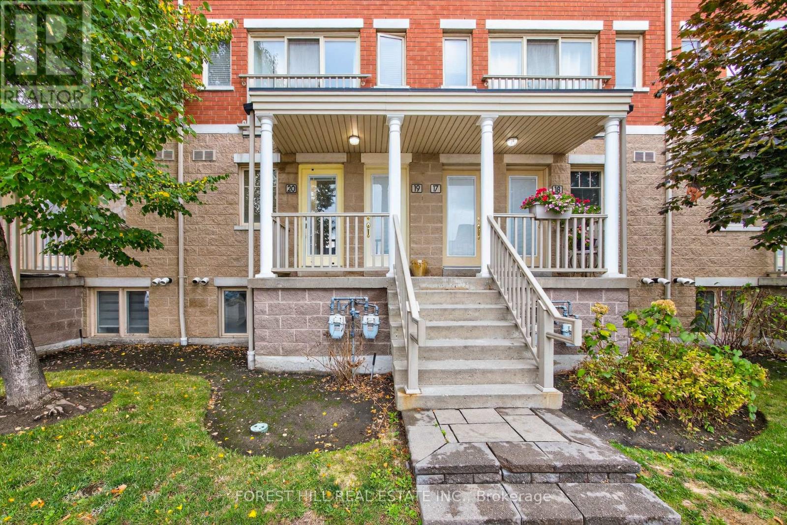 20 - 5050 Intrepid Drive, Mississauga, Ontario  L5M 0E5 - Photo 2 - W12611374