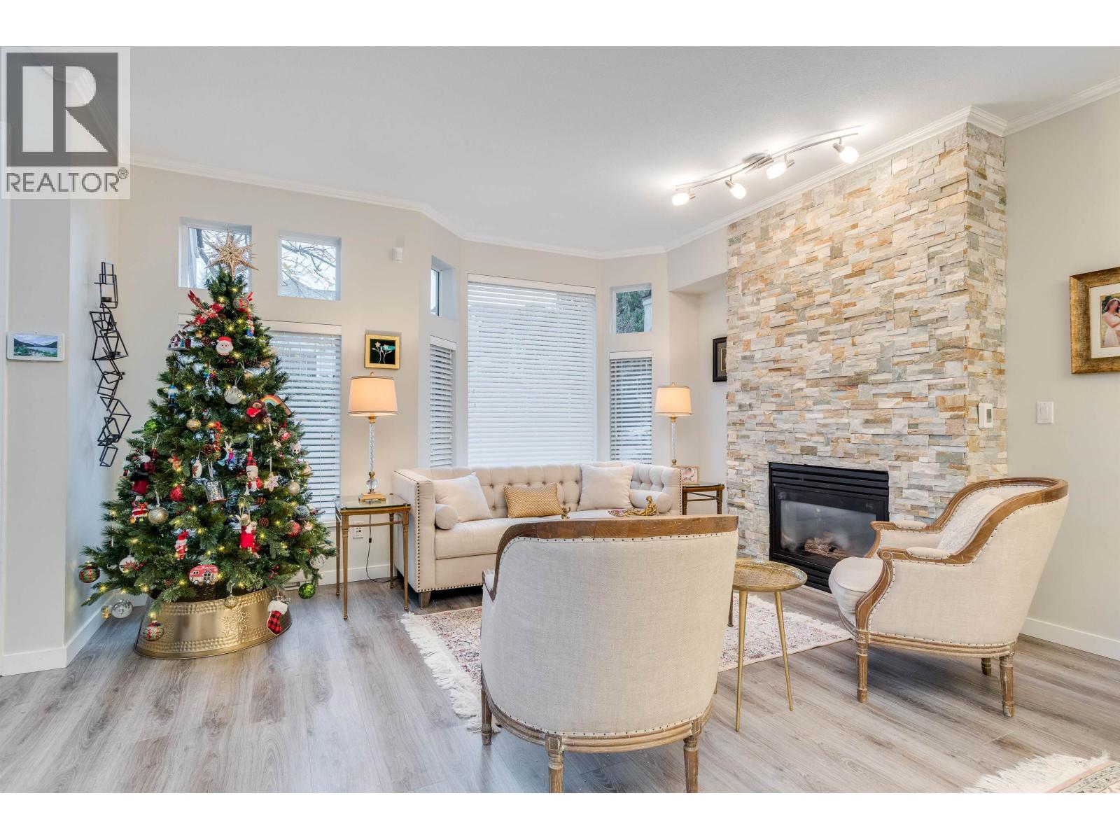 4 233 E 6th Street, North Vancouver, British Columbia  V7L 1P4 - Photo 4 - R3072311