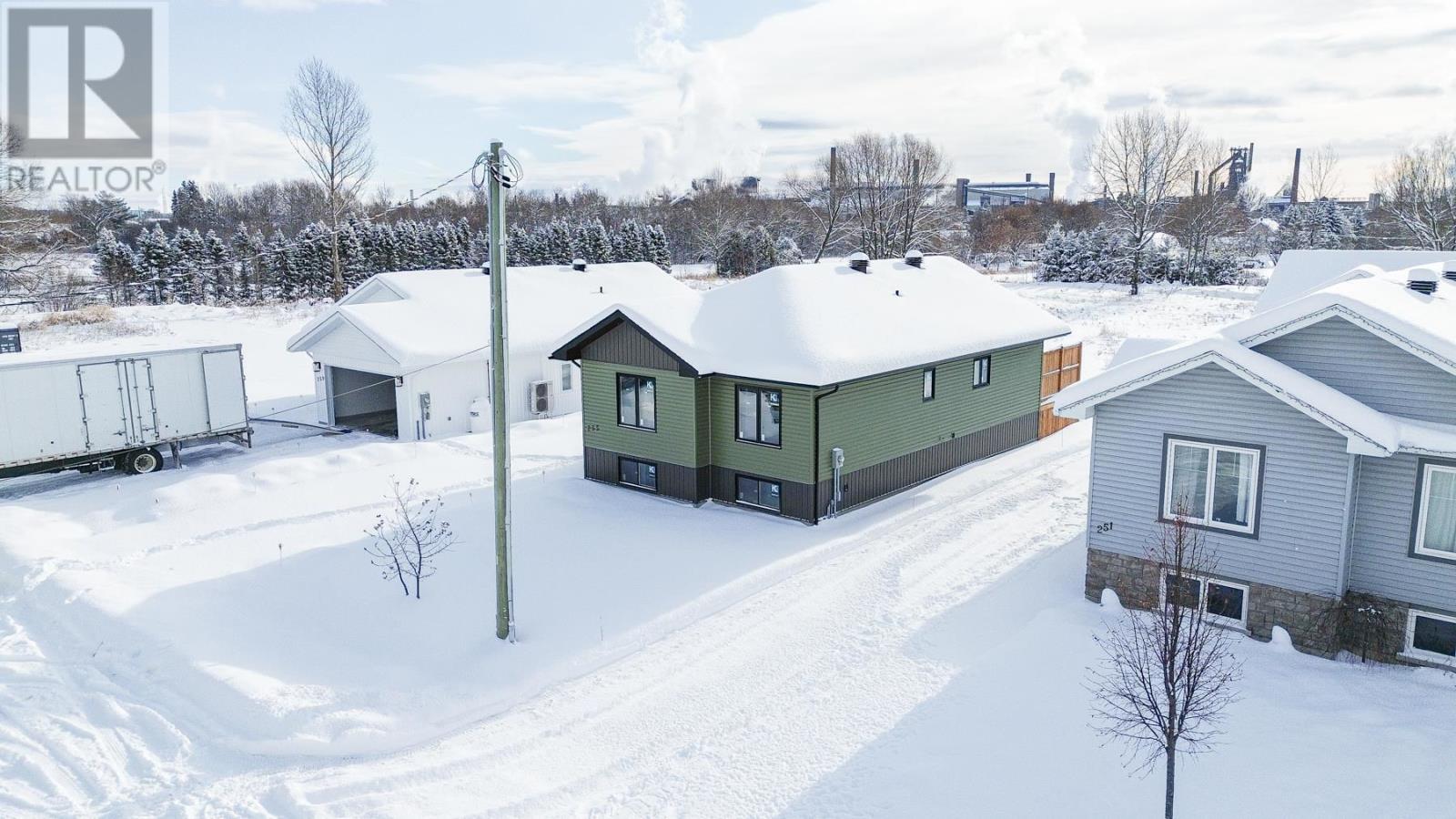 255 East Balfour St, Sault Ste. Marie, Ontario P6C 1W9 - Photo 8 - SM253420