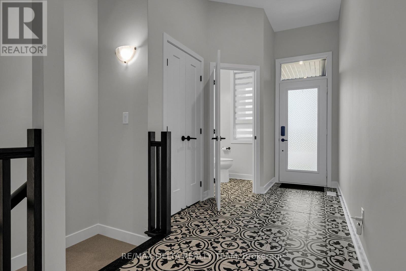 476 Trident Mews, Ottawa, Ontario  K1T 0T2 - Photo 2 - X12611460