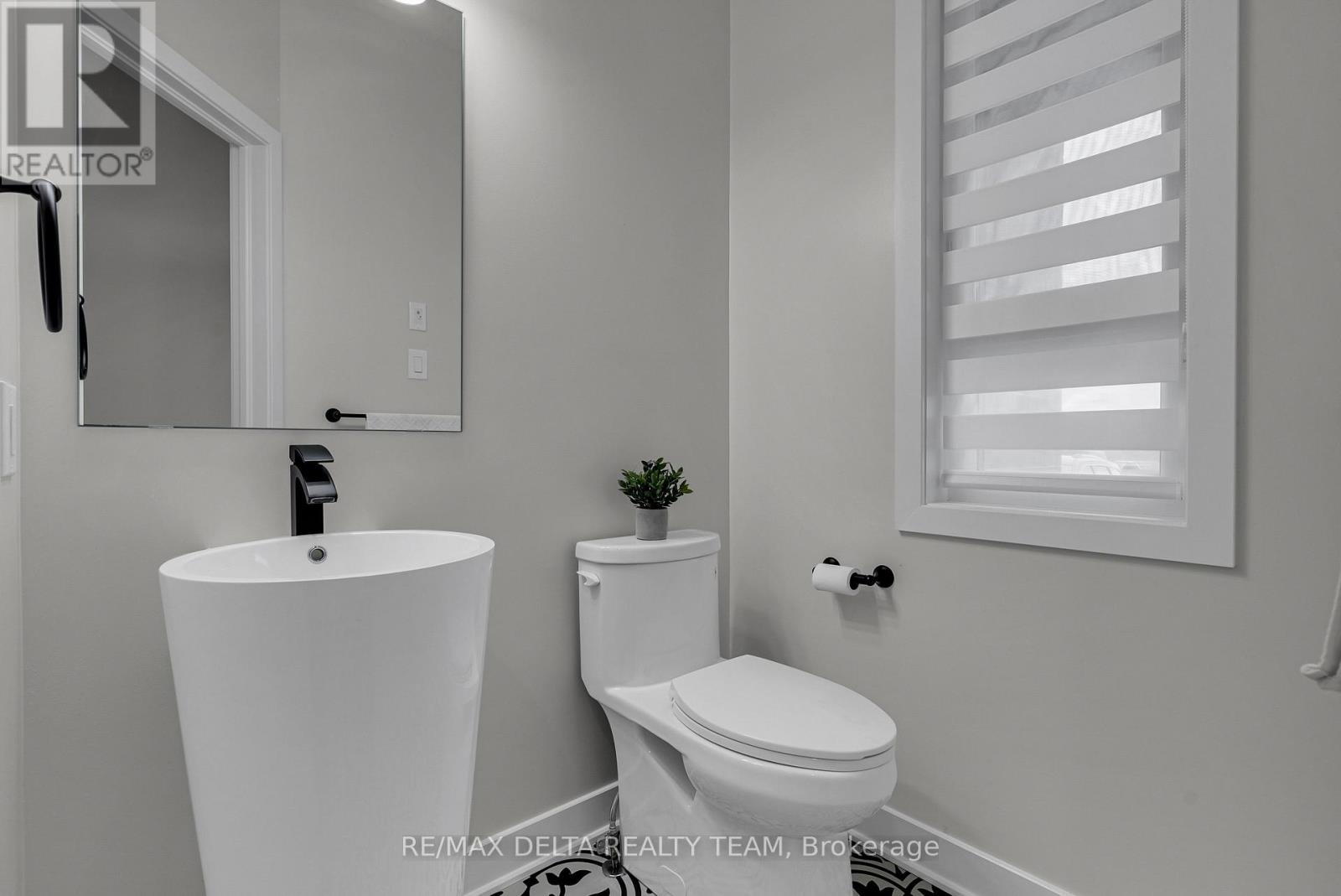 476 Trident Mews, Ottawa, Ontario  K1T 0T2 - Photo 3 - X12611460