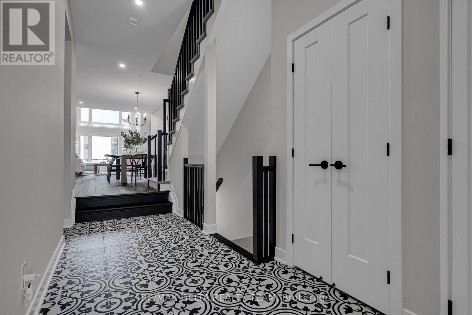 476 Trident Mews, Ottawa, Ontario  K1T 0T2 - Photo 4 - X12611460