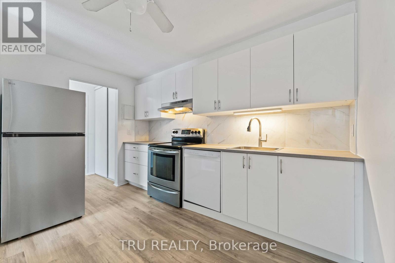 8 - 898 Elmsmere Road, Ottawa, Ontario K1J 7T6 - Photo 10 - X12611462