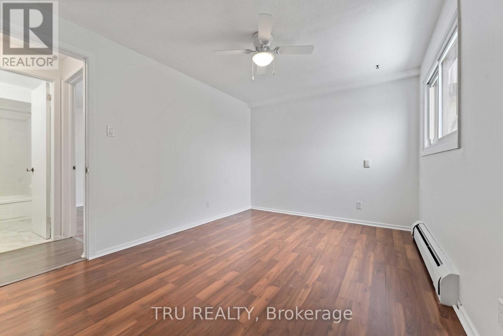 8 - 898 Elmsmere Road, Ottawa, Ontario K1J 7T6 - Photo 13 - X12611462