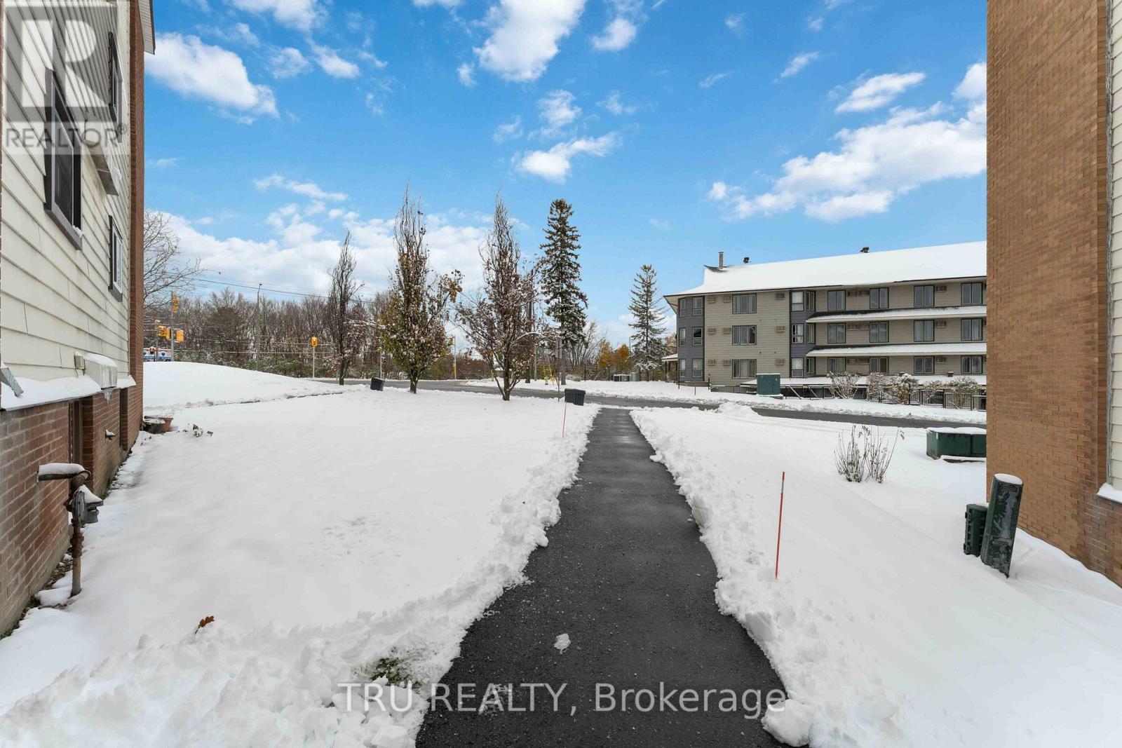 8 - 898 Elmsmere Road, Ottawa, Ontario K1J 7T6 - Photo 19 - X12611462