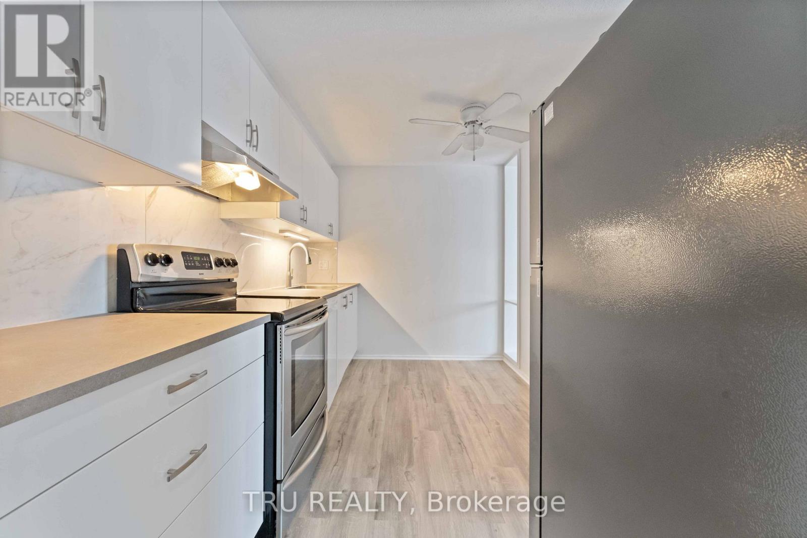 8 - 898 Elmsmere Road, Ottawa, Ontario K1J 7T6 - Photo 8 - X12611462