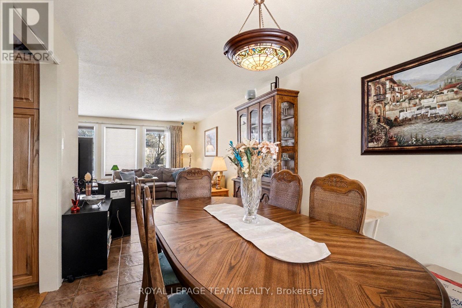 30 Juniper Court, Ottawa, Ontario  K2E 5M6 - Photo 10 - X12611468