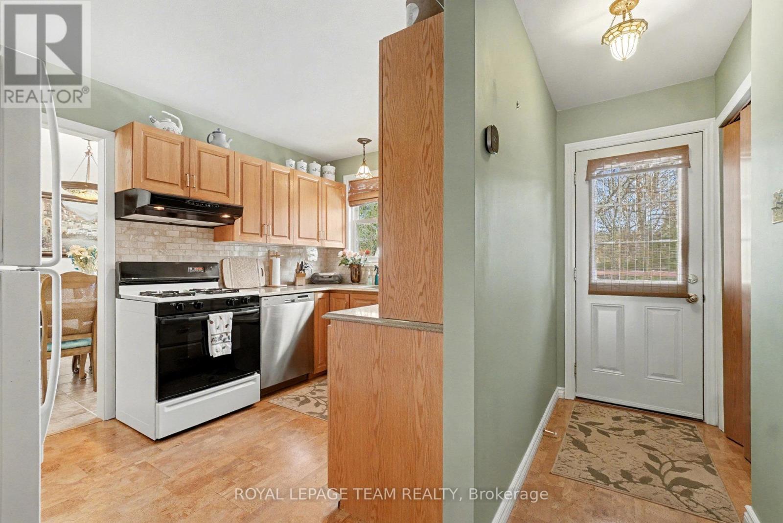 30 Juniper Court, Ottawa, Ontario  K2E 5M6 - Photo 11 - X12611468