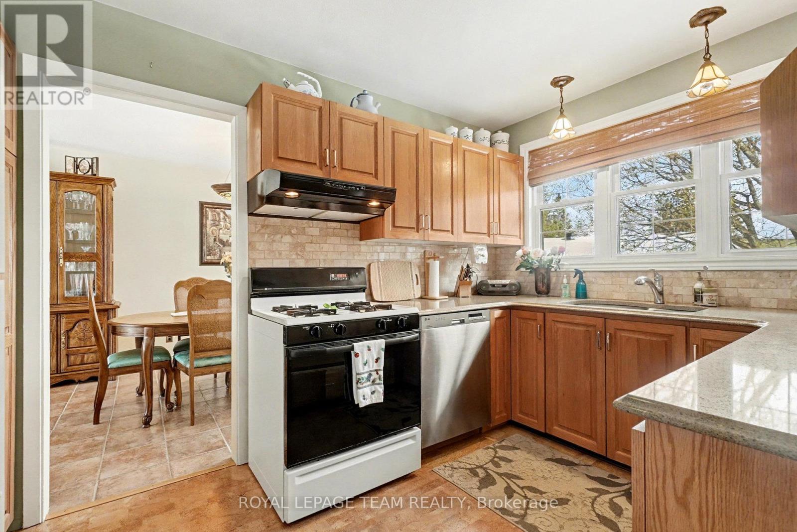 30 Juniper Court, Ottawa, Ontario  K2E 5M6 - Photo 12 - X12611468