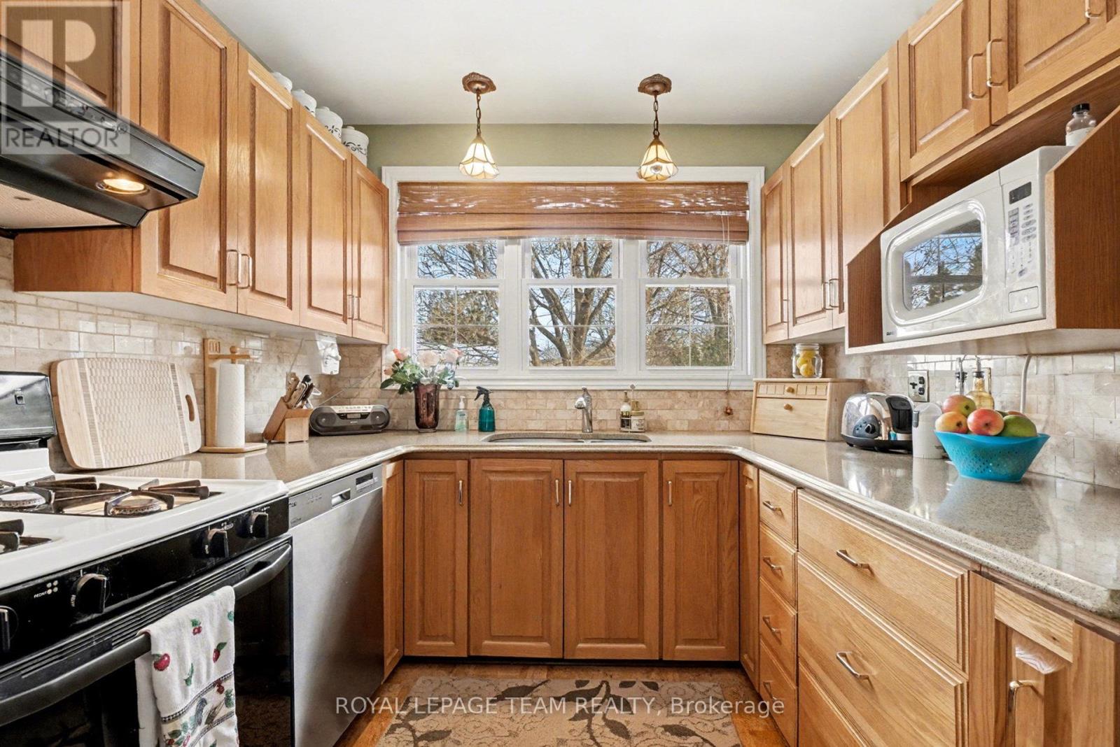 30 Juniper Court, Ottawa, Ontario  K2E 5M6 - Photo 13 - X12611468