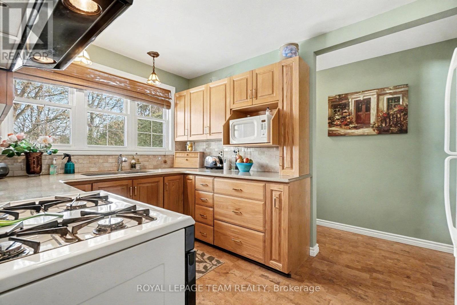 30 Juniper Court, Ottawa, Ontario  K2E 5M6 - Photo 15 - X12611468