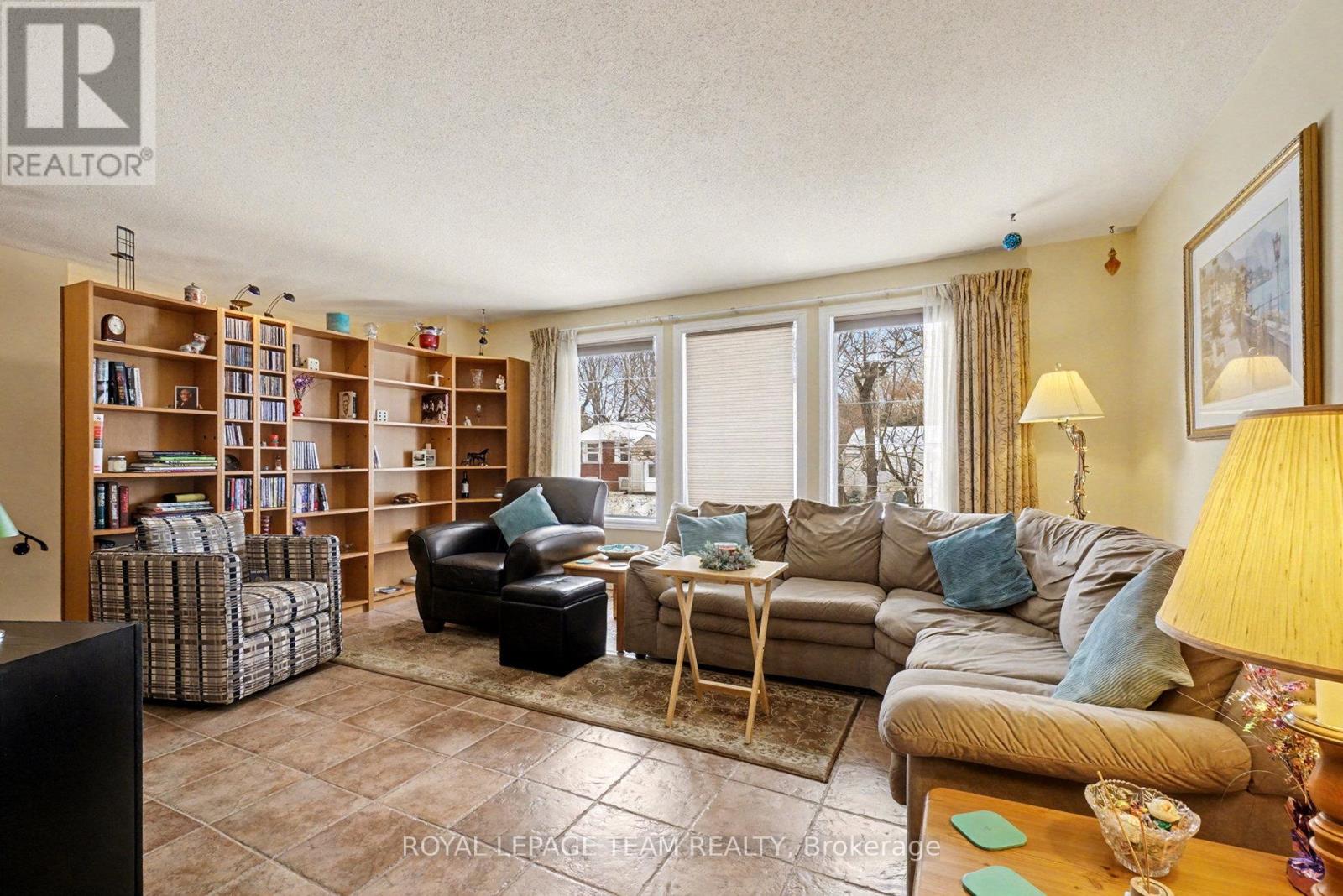 30 Juniper Court, Ottawa, Ontario  K2E 5M6 - Photo 6 - X12611468