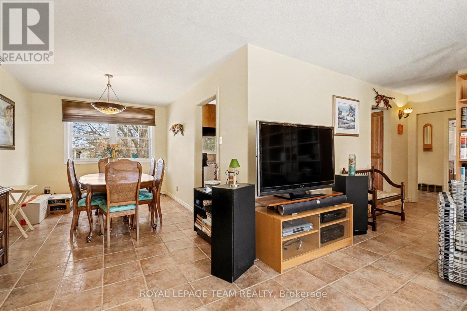 30 Juniper Court, Ottawa, Ontario  K2E 5M6 - Photo 8 - X12611468