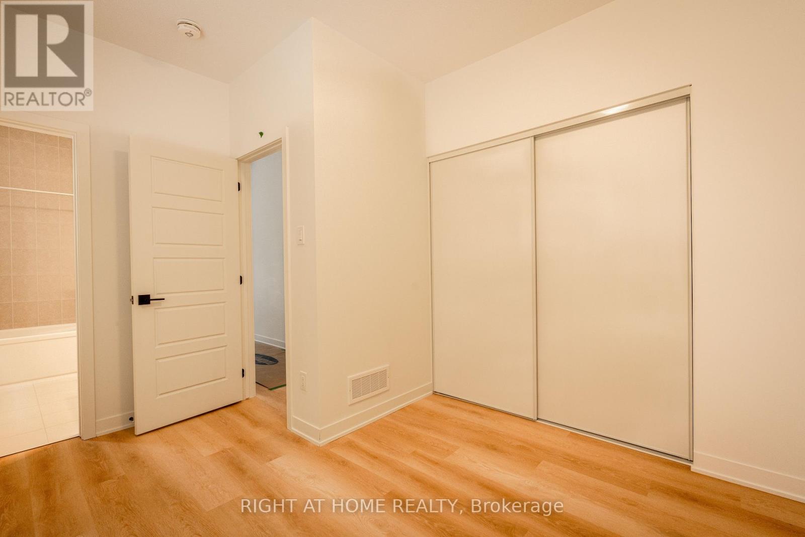 425 Mortar Terrace, Ottawa, Ontario  K2W 0N8 - Photo 6 - X12611478