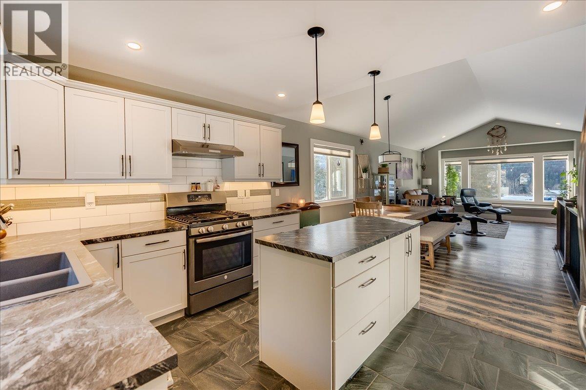 1953 Sandy Road, Castlegar, British Columbia  V1N 4T1 - Photo 25 - 10370285