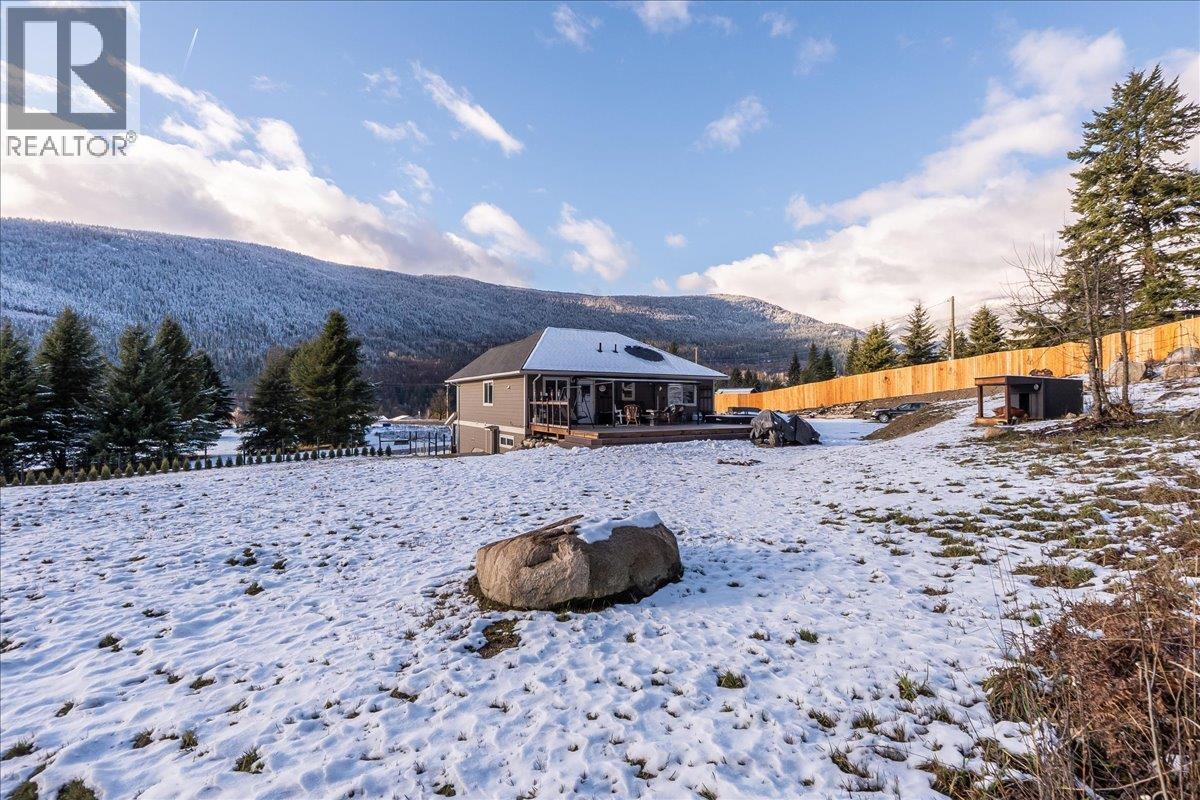 1953 Sandy Road, Castlegar, British Columbia  V1N 4T1 - Photo 70 - 10370285