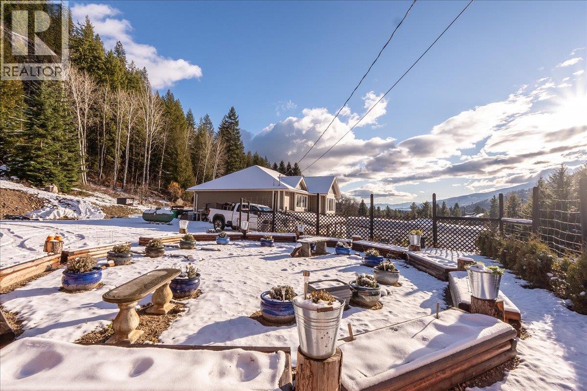 1953 Sandy Road, Castlegar, British Columbia  V1N 4T1 - Photo 73 - 10370285