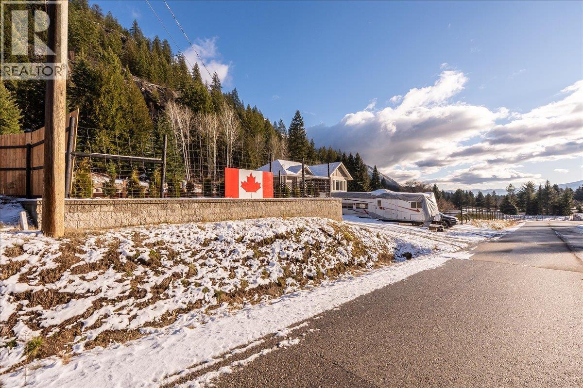 1953 Sandy Road, Castlegar, British Columbia  V1N 4T1 - Photo 76 - 10370285