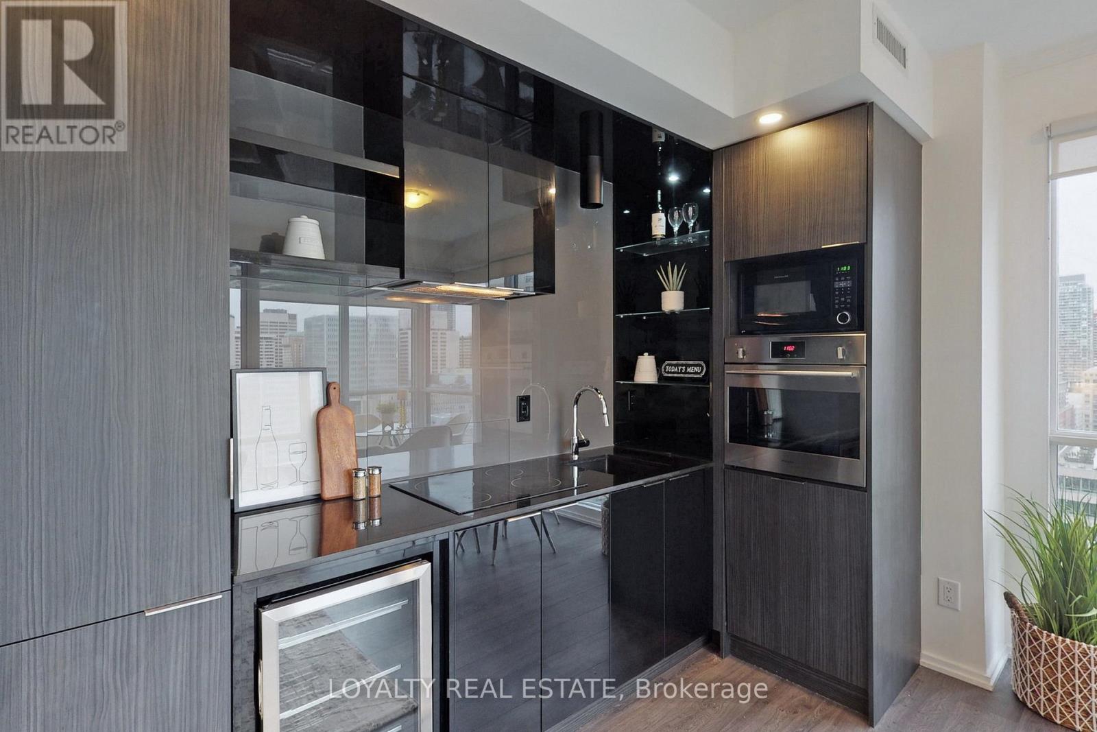 1915 - 70 Temperance Street, Toronto (Bay Street Corridor), Ontario  M5H 4E8 - Photo 17 - C12611476