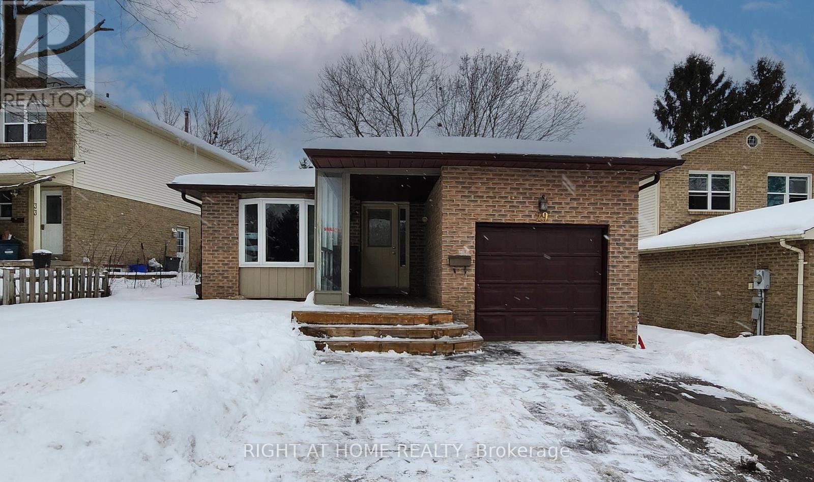 29 FOX RUN, Barrie, Ontario