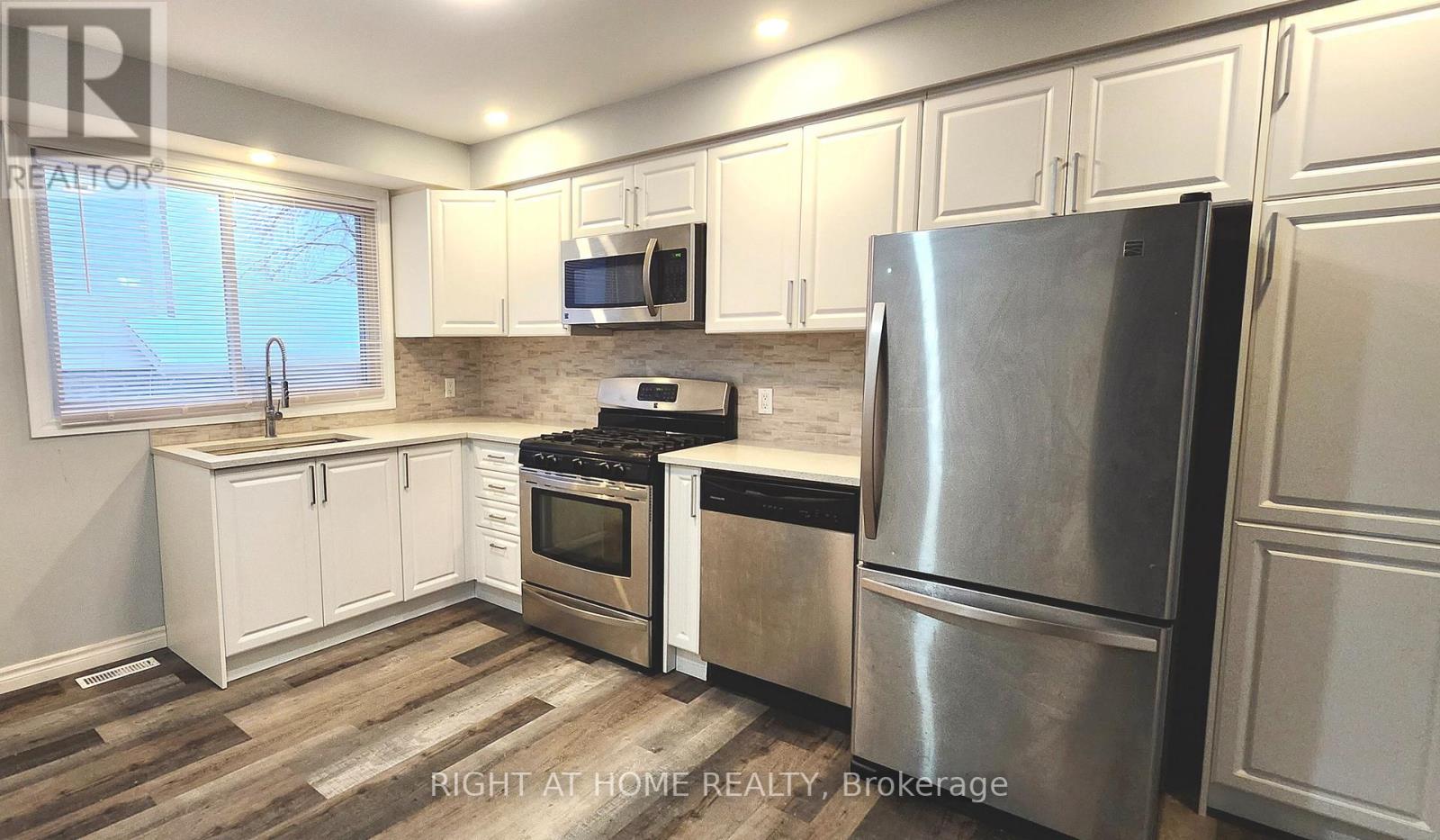 29 Fox Run, Barrie, Ontario  L4N 5P6 - Photo 3 - S12611436