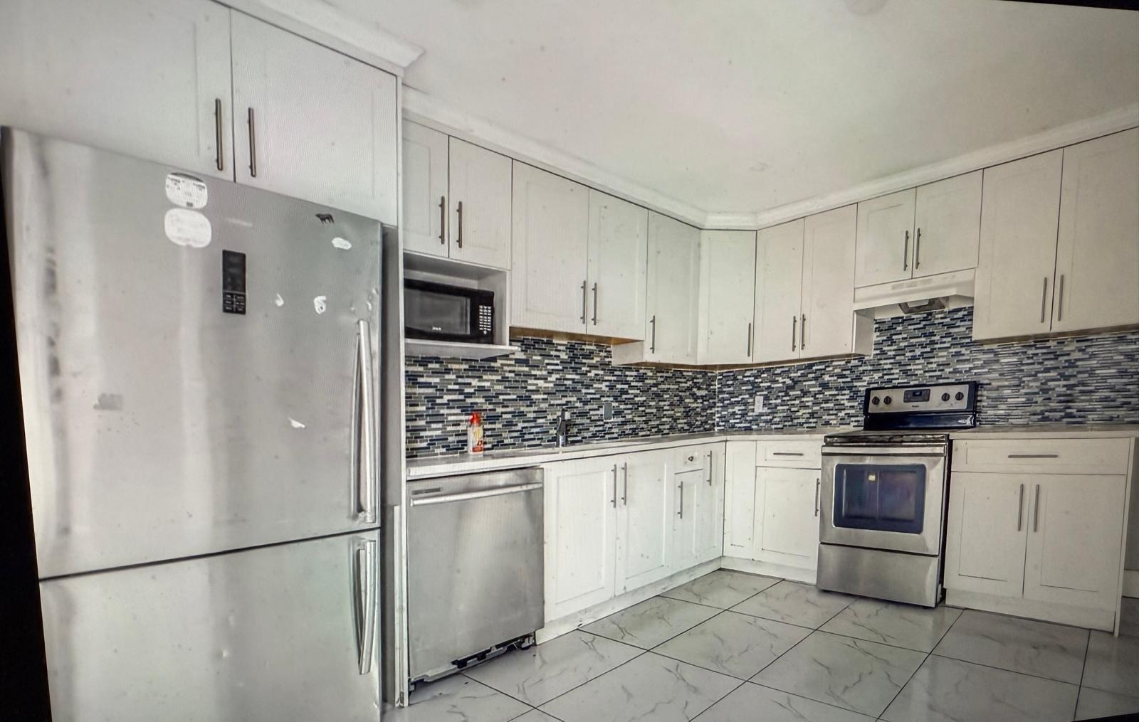 14782 107a Avenue, Surrey, British Columbia  V3R 1V1 - Photo 2 - R3070658