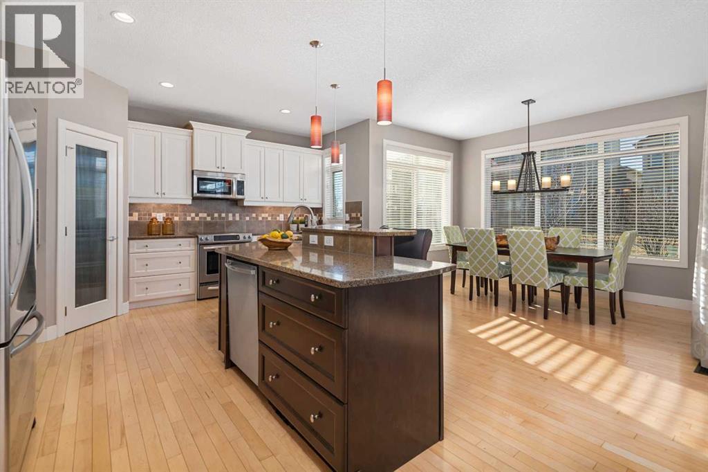 301 Westmount Court, Okotoks, Alberta  T1S 0B6 - Photo 10 - A2272275