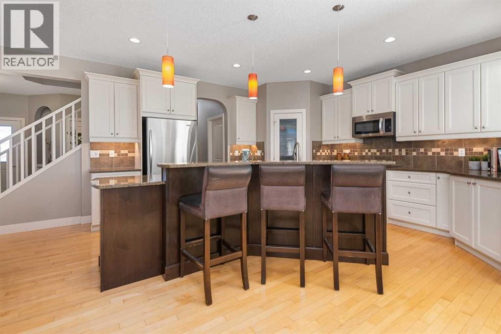 301 Westmount Court, Okotoks, Alberta  T1S 0B6 - Photo 9 - A2272275