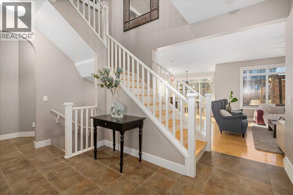 301 Westmount Court, Okotoks, Alberta  T1S 0B6 - Photo 5 - A2272275