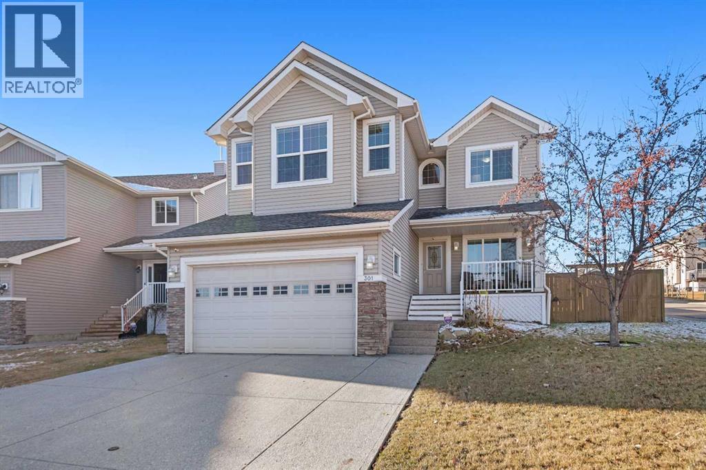 301 Westmount Court, Okotoks, Alberta  T1S 0B6 - Photo 2 - A2272275