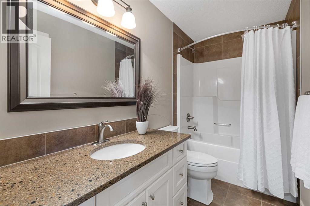 301 Westmount Court, Okotoks, Alberta  T1S 0B6 - Photo 34 - A2272275