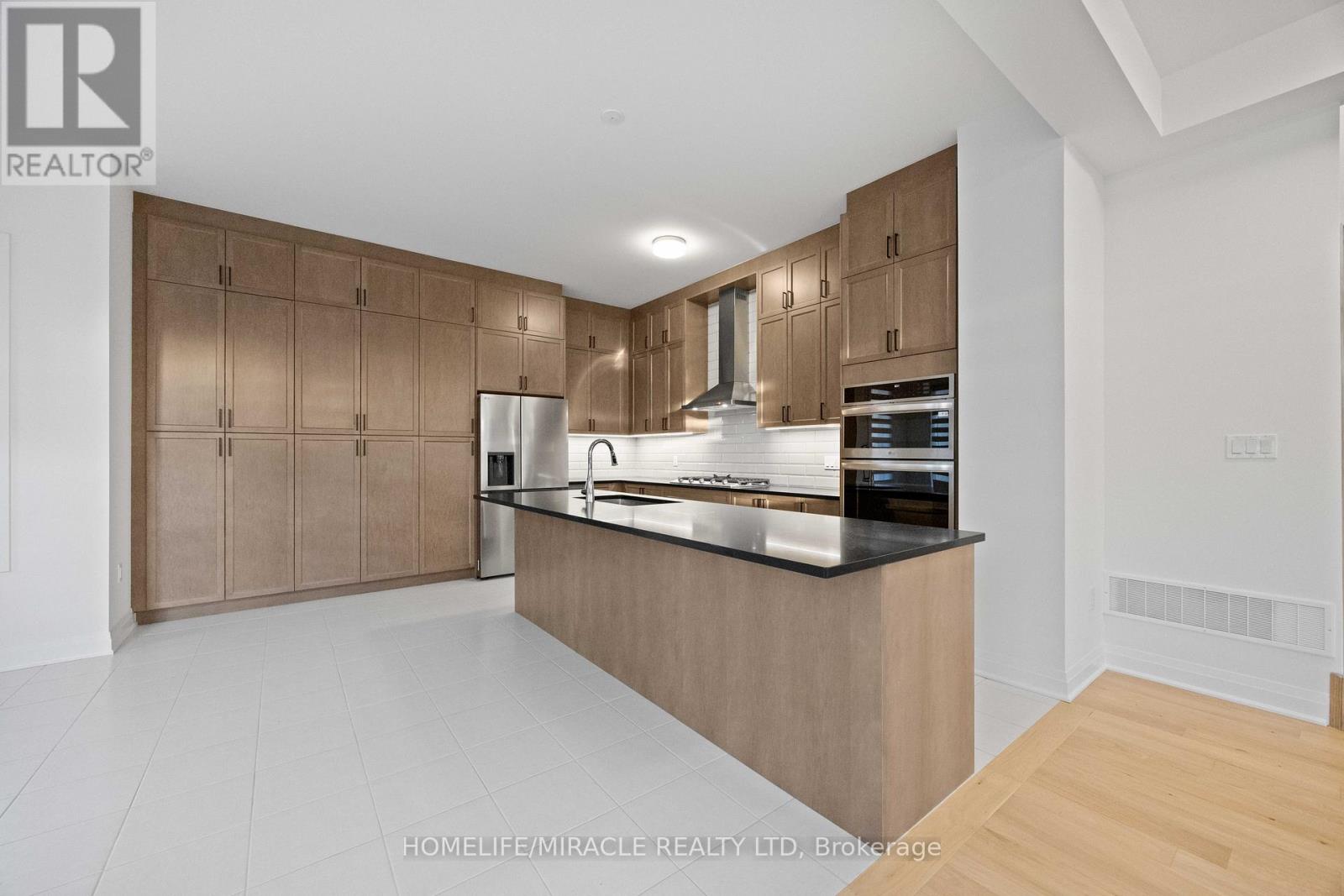 33 Spiritwood Way, Brampton, Ontario  L7A 0H5 - Photo 10 - W12611442