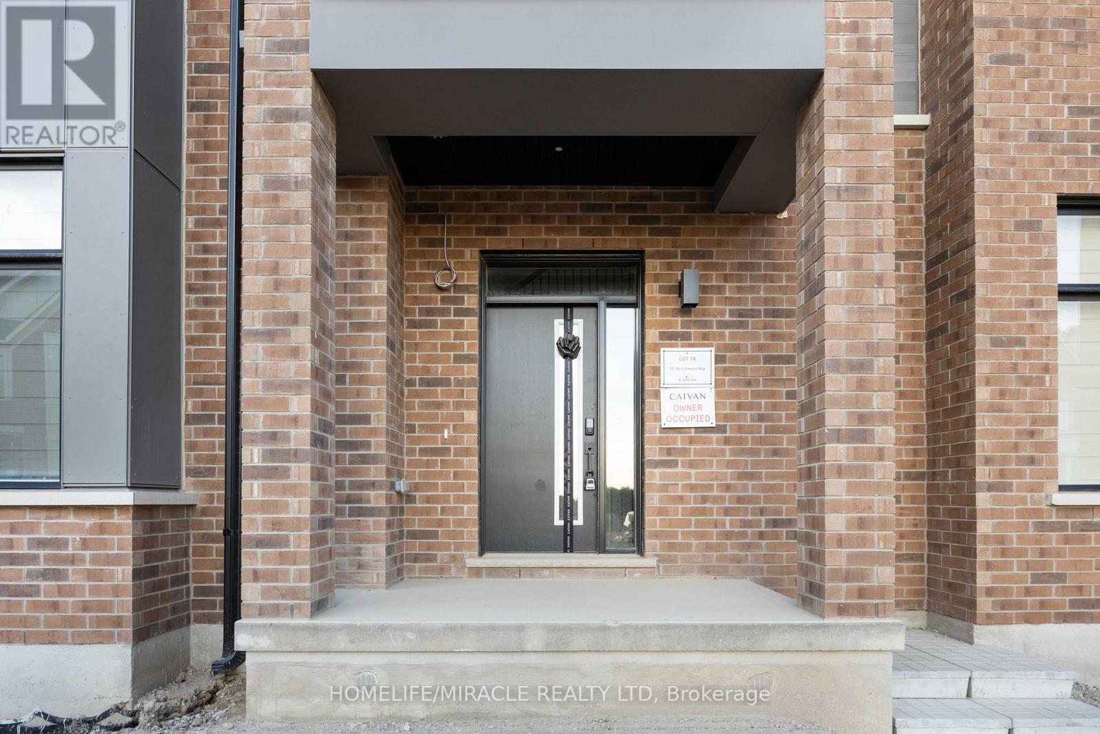 33 Spiritwood Way, Brampton, Ontario  L7A 0H5 - Photo 5 - W12611442