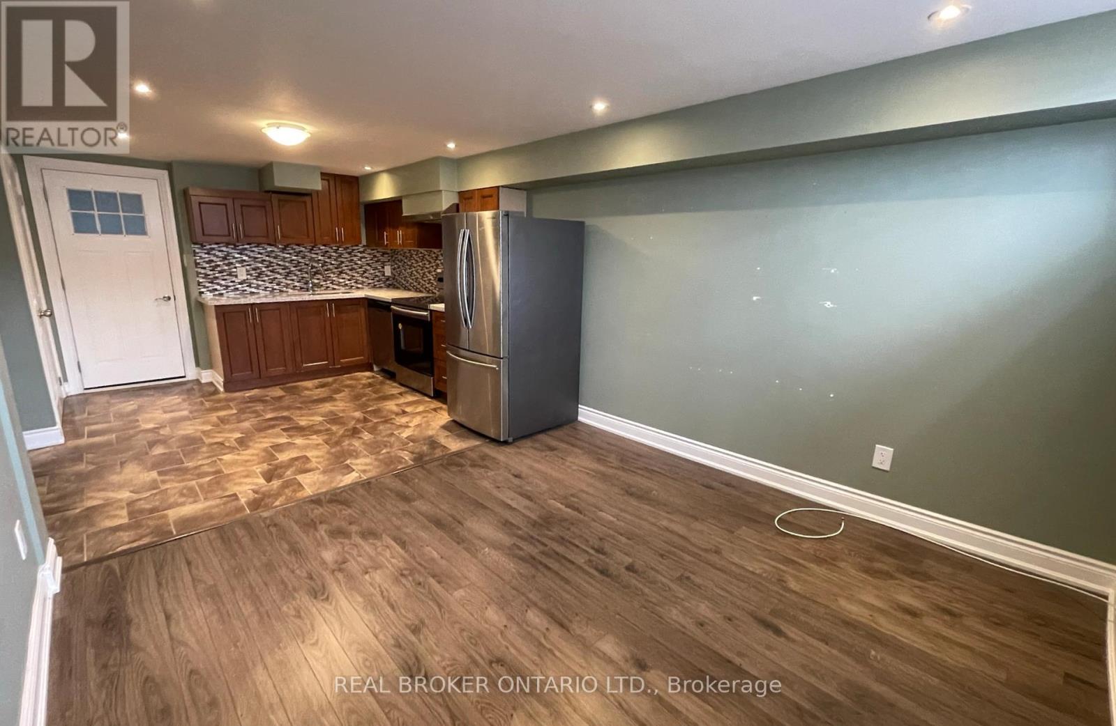 926 Flagship Drive, Mississauga, Ontario  L4Y 2J4 - Photo 3 - W12611448