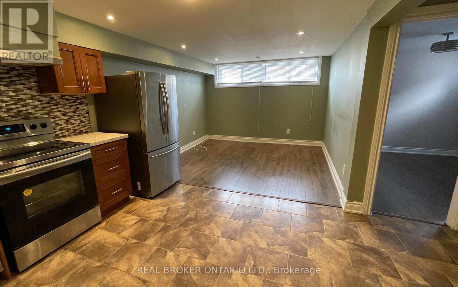 926 Flagship Drive, Mississauga, Ontario  L4Y 2J4 - Photo 4 - W12611448