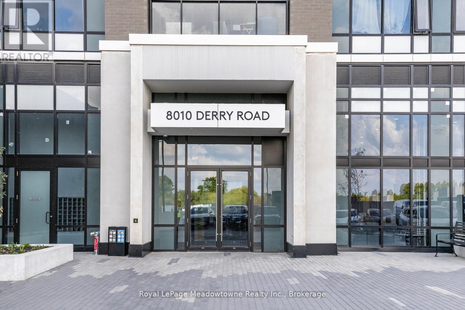 Th 107 - 8010 Derry Road, Milton, Ontario  L9T 2X5 - Photo 2 - W12611496