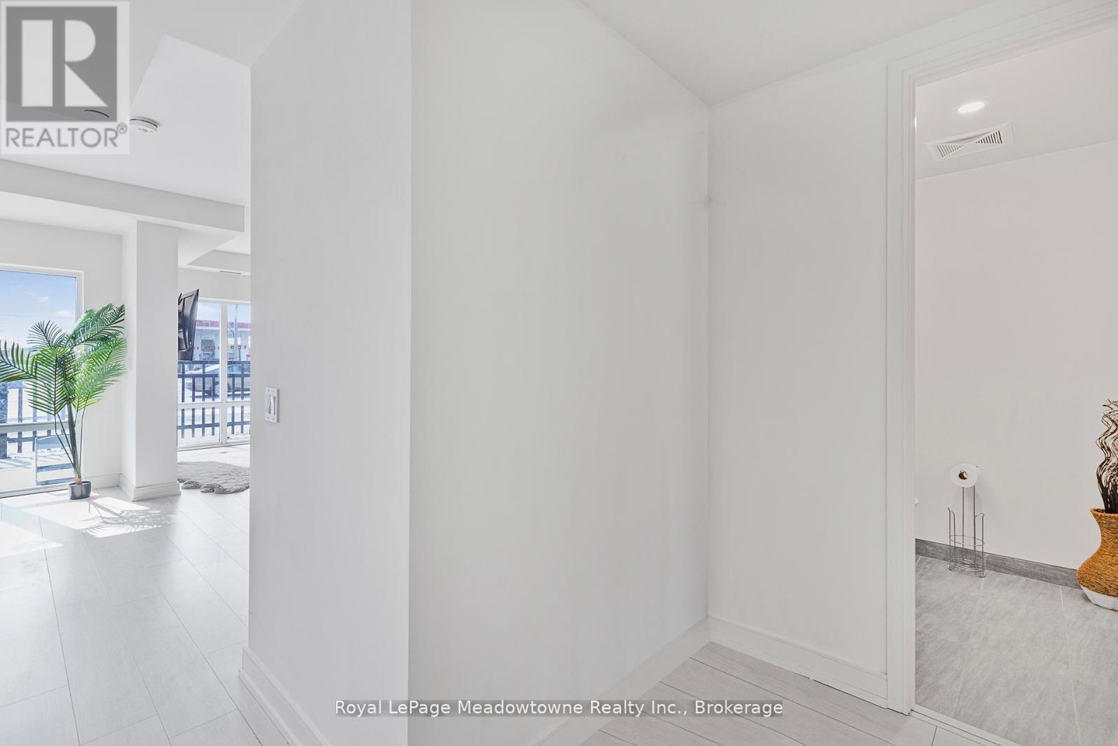 Th 107 - 8010 Derry Road, Milton, Ontario  L9T 2X5 - Photo 6 - W12611496