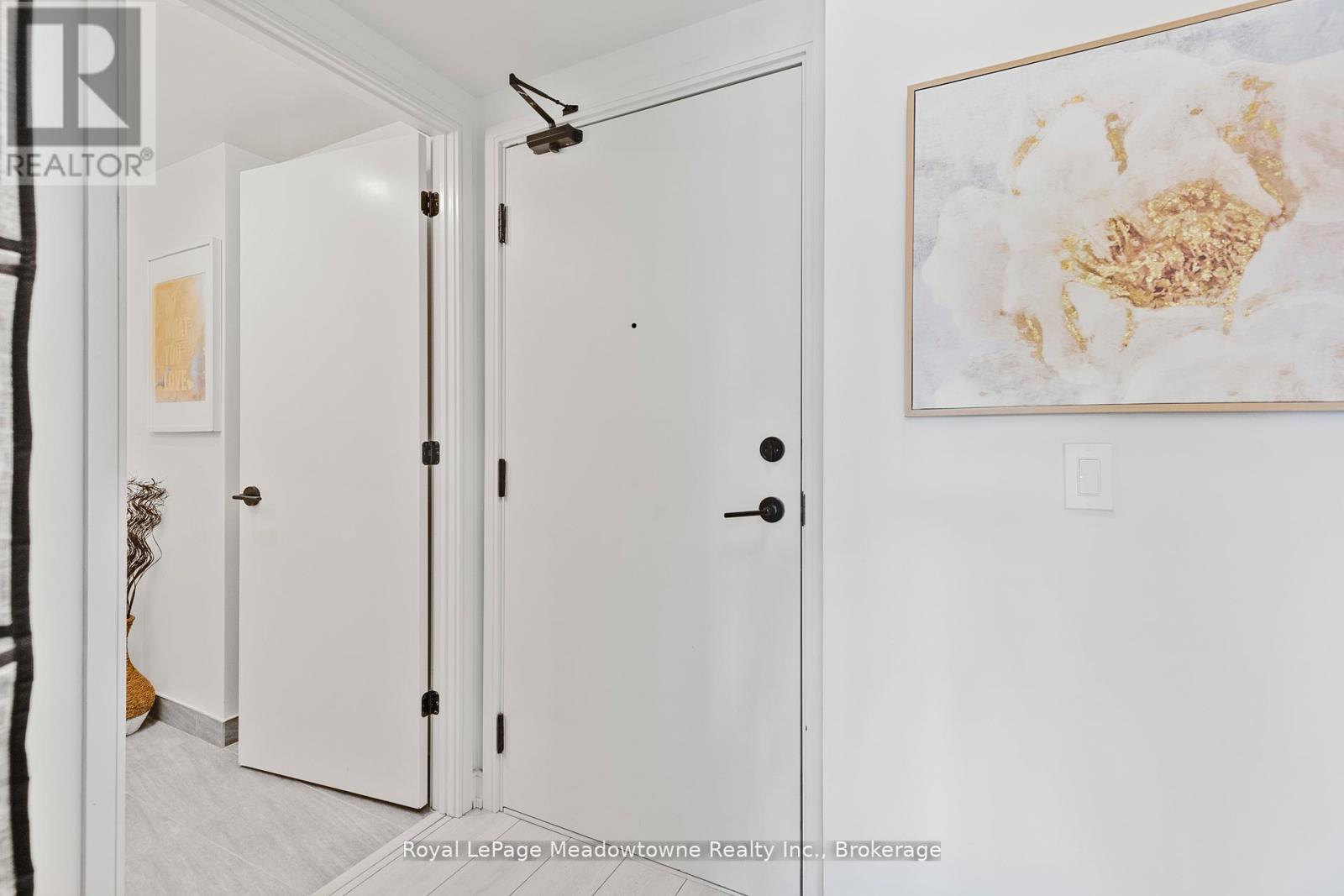 Th 107 - 8010 Derry Road, Milton, Ontario  L9T 2X5 - Photo 5 - W12611496