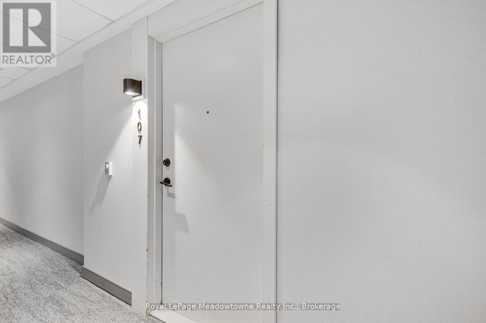 Th 107 - 8010 Derry Road, Milton, Ontario  L9T 2X5 - Photo 4 - W12611496